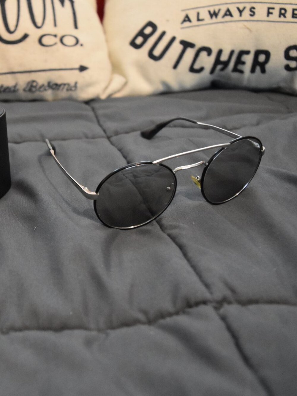 Authentic Prada Milano Aviator Sunglasses with Hard Case! Like New! 490.00 MSRP